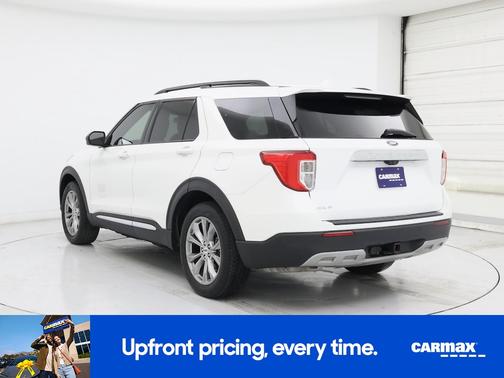 White 2022 Ford Explorer XLT
