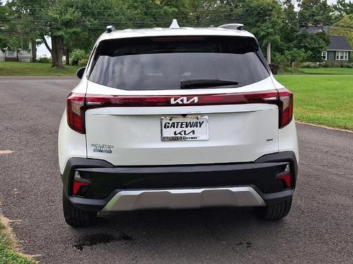 Snow White Pearl 2024 Kia Seltos EX