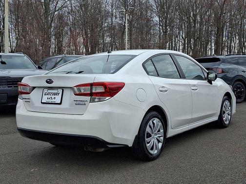 Crystal White Pearl 2019 Subaru Impreza 2.0i