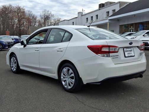 Crystal White Pearl 2019 Subaru Impreza 2.0i