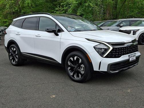 Glacial White Pearl 2023 Kia Sportage X-Line