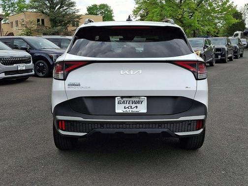 Glacial White Pearl 2023 Kia Sportage X-Line