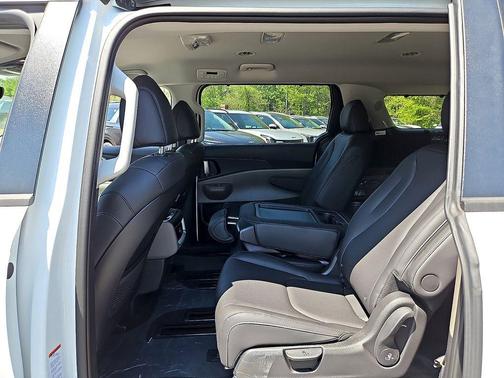 Snow White Pearl 2026 Kia Carnival EX