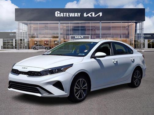Snow White Pearl 2022 Kia Forte LXS