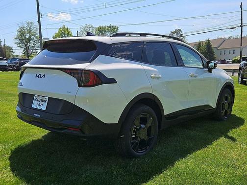 Glacial White Pearl 2026 Kia Sportage X-Line