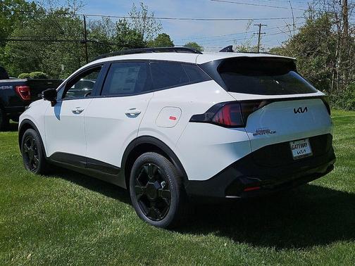 Glacial White Pearl 2026 Kia Sportage X-Line