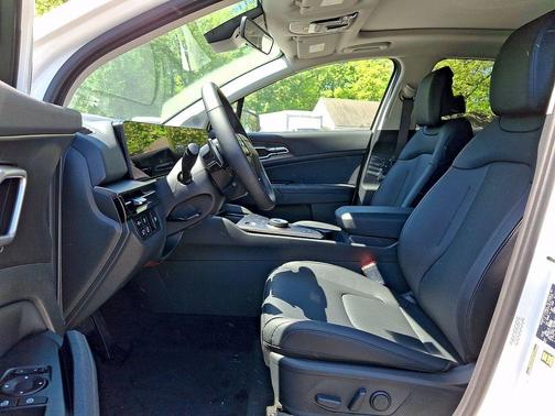 Snow White Pearl 2026 Kia Sportage Hybrid EX