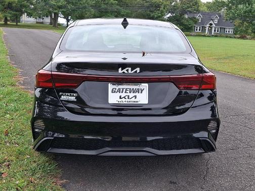Aurora Black Pearl 2023 Kia Forte LXS