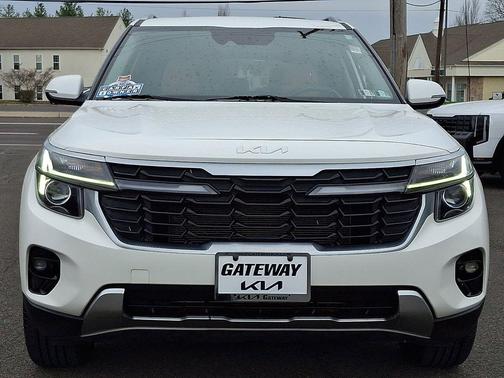 Snow White Pearl 2024 Kia Seltos EX