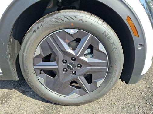 Glacier White Pearl 2025 Kia EV6 Light Long Range