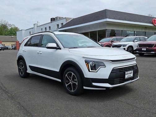 Snow White Pearl 2025 Kia Niro EX