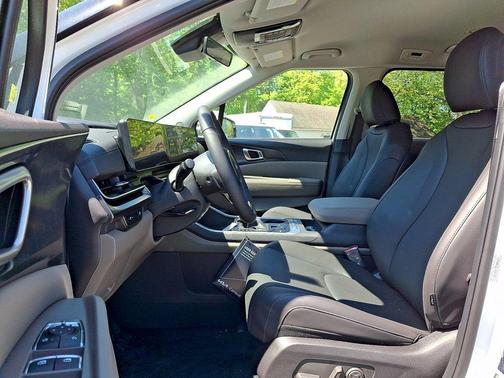 Snow White Pearl 2026 Kia Carnival LXS