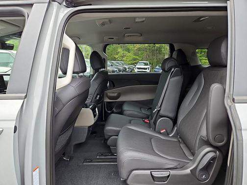 Ceramic Silver 2026 Kia Carnival Hybrid EX