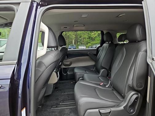 Deep Chroma Blue 2026 Kia Carnival Hybrid LXS
