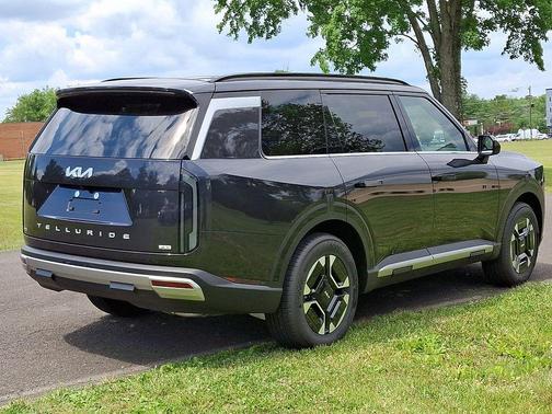 Metal 2027 Kia Telluride EX
