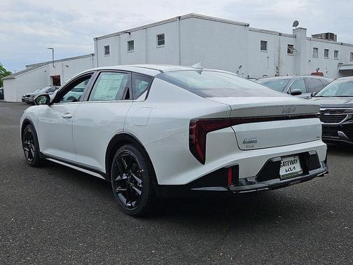 Snow White Pearl 2026 Kia K4 GT-LINE