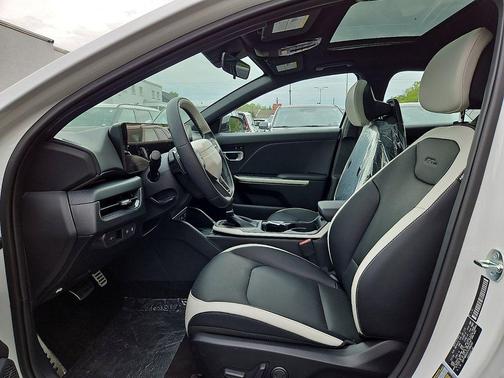 Snow White Pearl 2026 Kia K4 GT-LINE