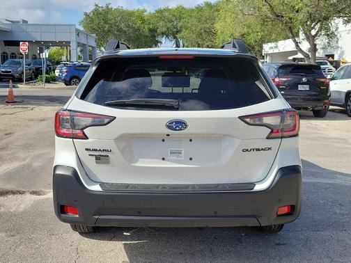 Crystal White Pearl 2025 Subaru Outback Onyx Edition