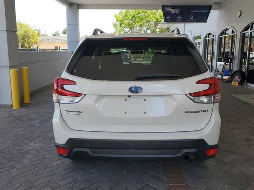 Crystal White Pearl 2020 Subaru Forester Premium