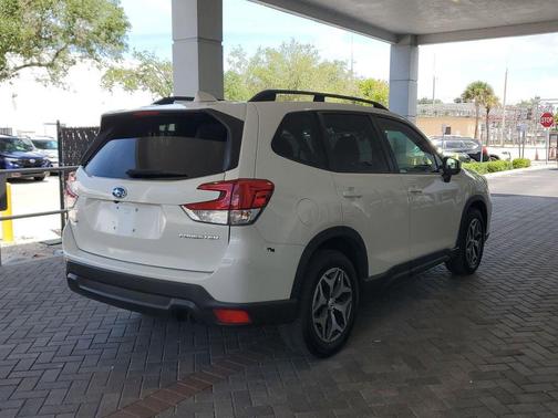 Crystal White Pearl 2020 Subaru Forester Premium