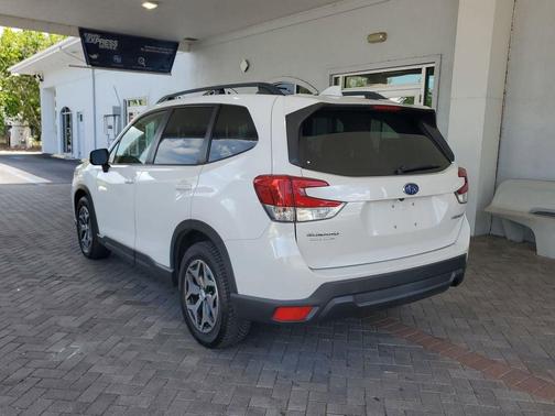 Crystal White Pearl 2020 Subaru Forester Premium