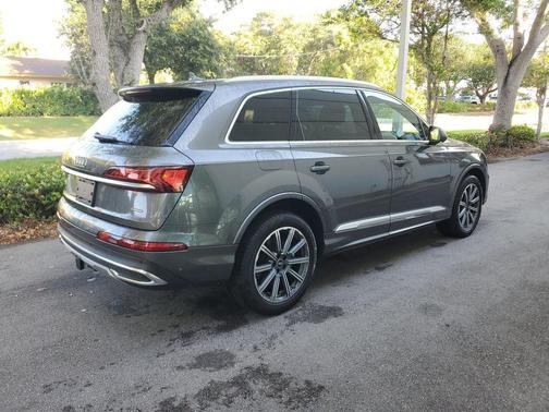 Samurai Gray Metallic 2022 Audi Q7 45 Premium Plus
