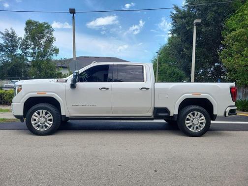 White Frost Tricoat 2023 GMC Sierra 2500 Denali