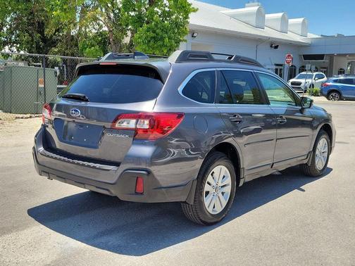 Magnetite Gray Metallic 2019 Subaru Outback 2.5i Premium