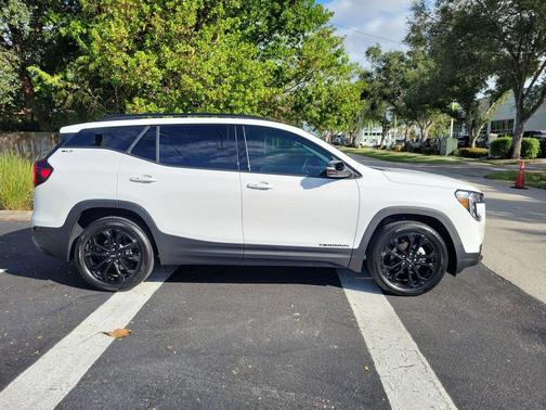2022 GMC Terrain SLT