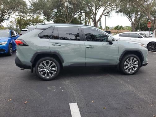 2022 Toyota RAV4 XLE Premium