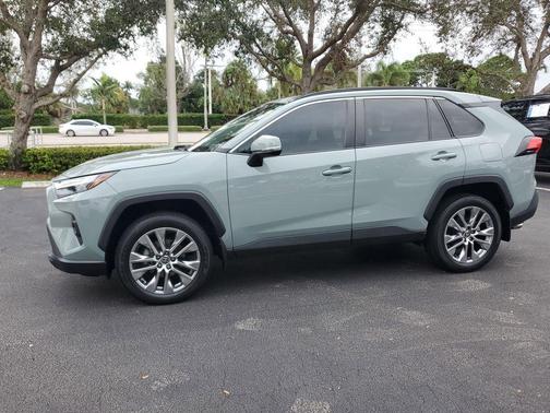 2022 Toyota RAV4 XLE Premium