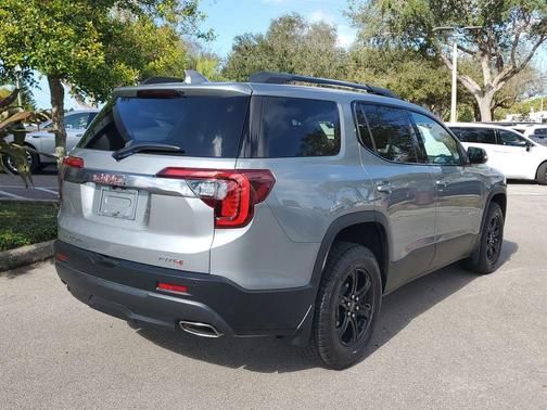 2023 GMC Acadia AWD AT4
