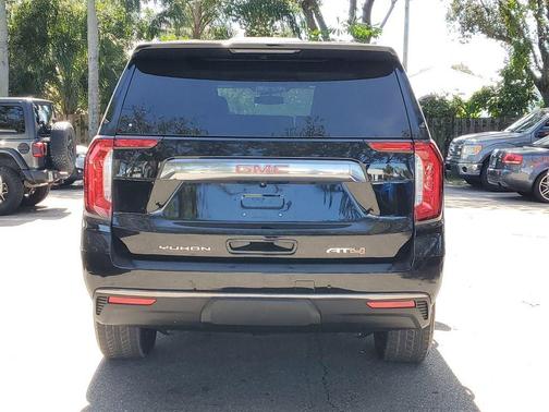 2023 GMC Yukon 4WD AT4