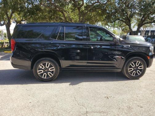 2023 GMC Yukon 4WD AT4