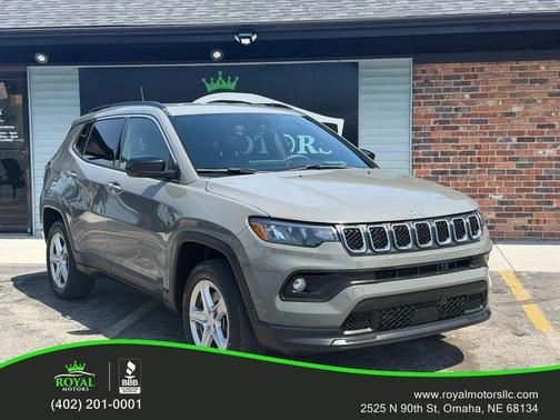 Sting-Gray Clearcoat 2023 Jeep Compass Latitude