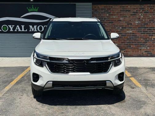Snow White Pearl 2025 Kia Seltos S