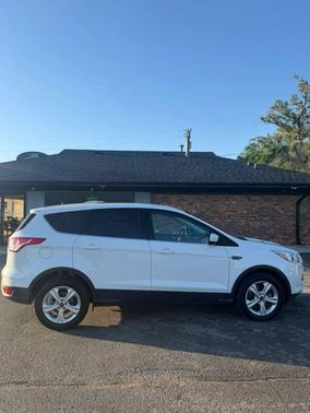 White 2016 Ford Escape SE