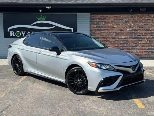 Celestial Silver Metallic/Midnight Black Metallic 2024 Toyota Camry XSE