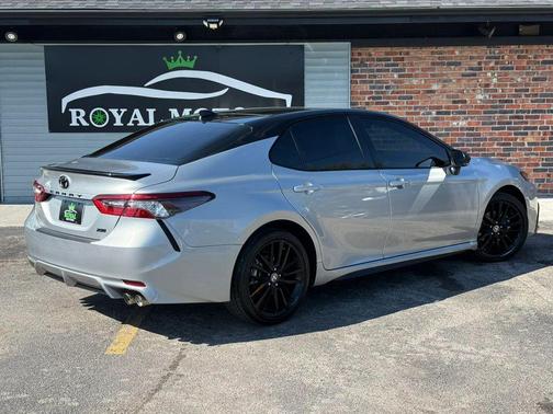Celestial Silver Metallic/Midnight Black Metallic 2024 Toyota Camry XSE