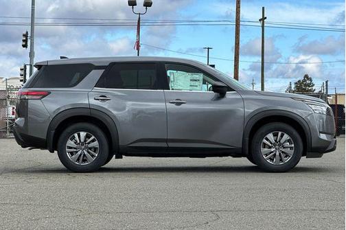 2025 Nissan Pathfinder S FWD