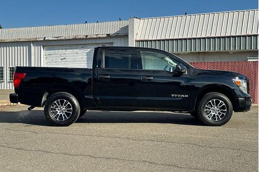 2023 Nissan Titan SV