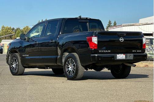 2023 Nissan Titan SV