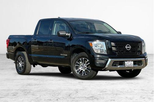 2023 Nissan Titan SV