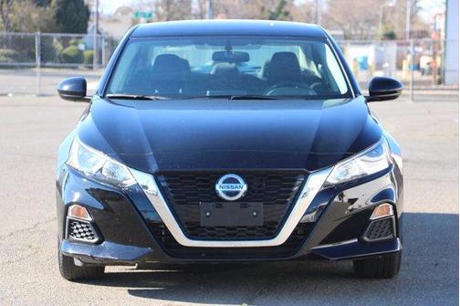 Photo 3 of 30 of 2020 Nissan Altima 2.5 S