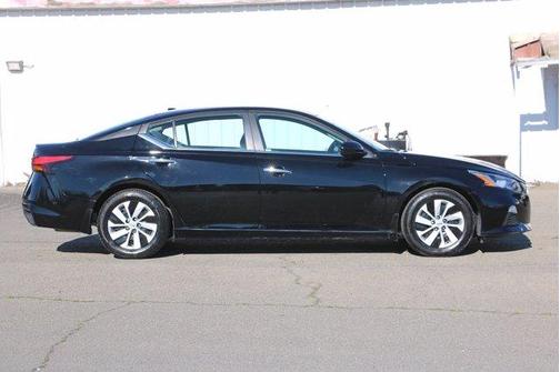 Photo 5 of 30 of 2020 Nissan Altima 2.5 S
