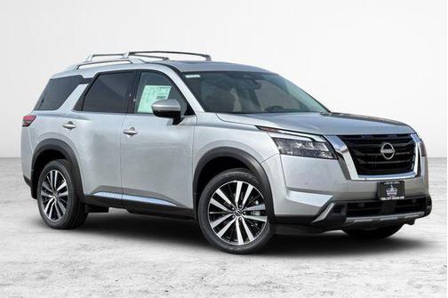 2025 Nissan Pathfinder Platinum 4WD