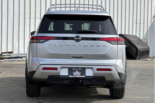 2025 Nissan Pathfinder Platinum 4WD