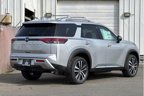 2025 Nissan Pathfinder Platinum 4WD