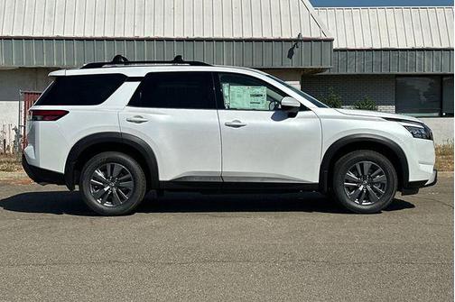 2025 Nissan Pathfinder SV FWD