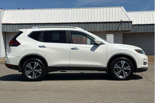 Pearl White Tricoat 2020 Nissan Rogue SV
